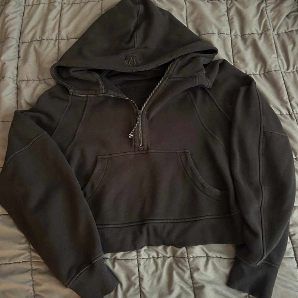 black lululemon scuba half zip over sized, m/l